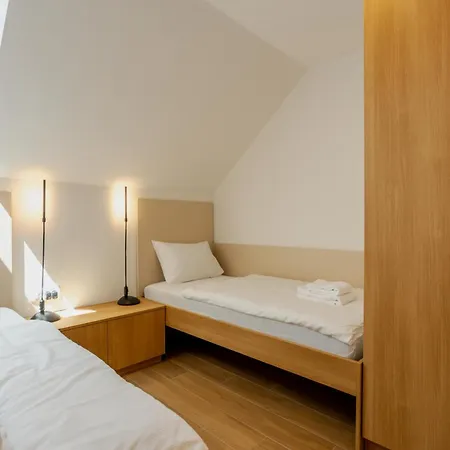 Sunny Escape Apartment *